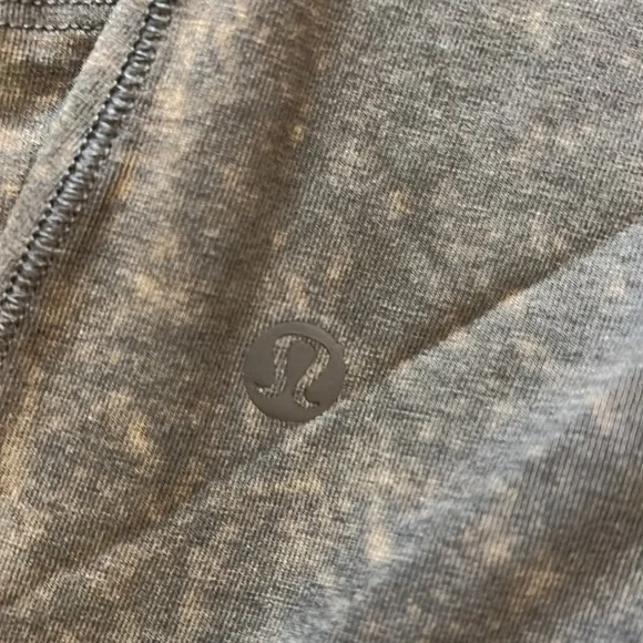 Lululemon basic t-shirt - Picture 2 of 6